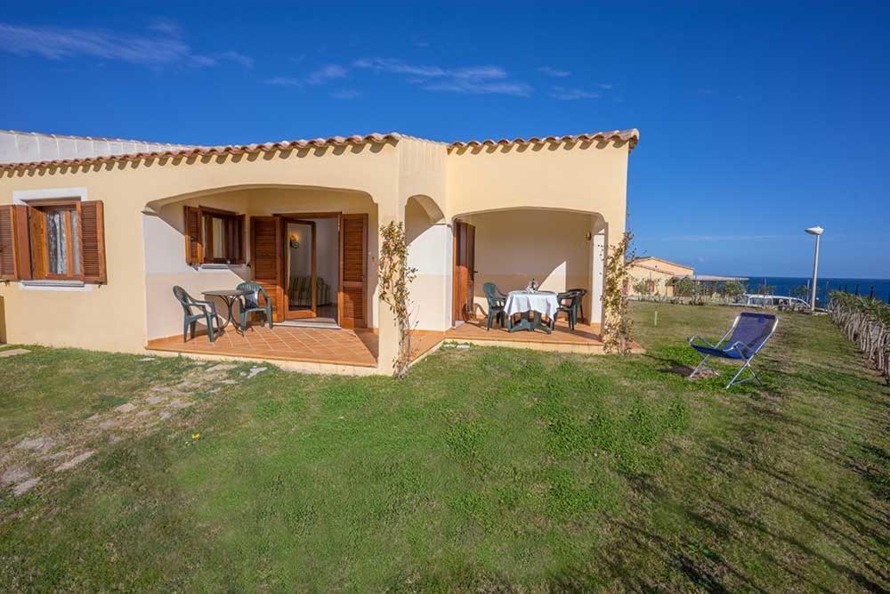 Residence Baia Sant Anna Con Piscina タナウネッラ エクステリア 写真
