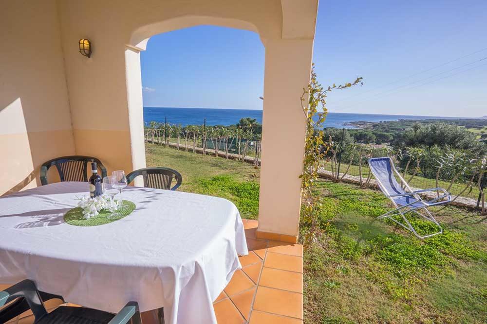 Residence Baia Sant Anna Con Piscina タナウネッラ エクステリア 写真