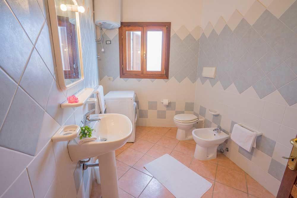 Residence Baia Sant Anna Con Piscina タナウネッラ エクステリア 写真