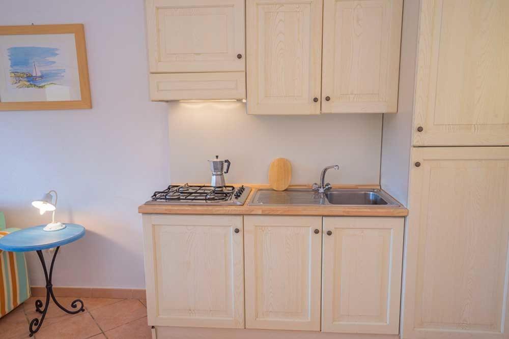 Residence Baia Sant Anna Con Piscina タナウネッラ エクステリア 写真