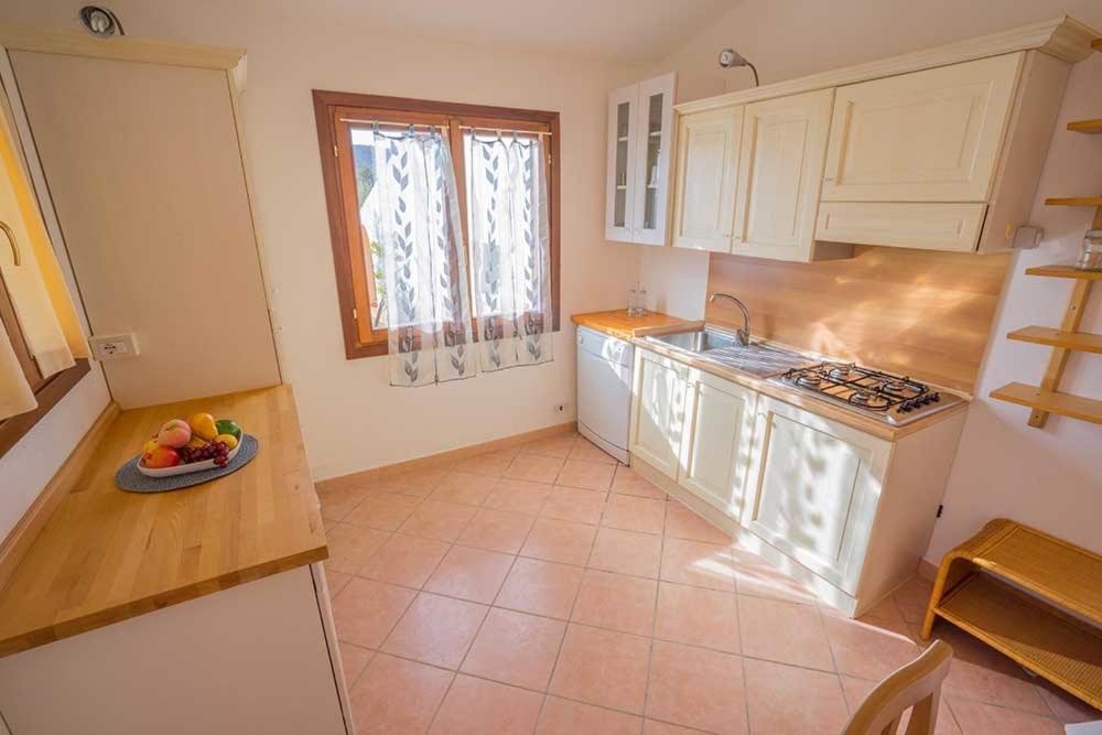 Residence Baia Sant Anna Con Piscina タナウネッラ エクステリア 写真