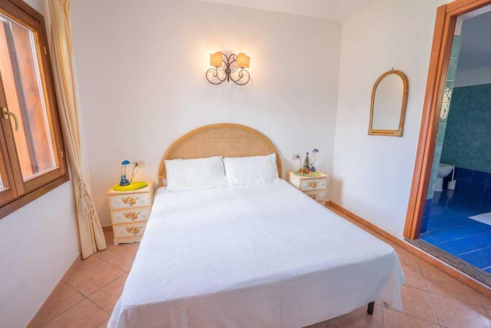 Residence Baia Sant Anna Con Piscina タナウネッラ エクステリア 写真
