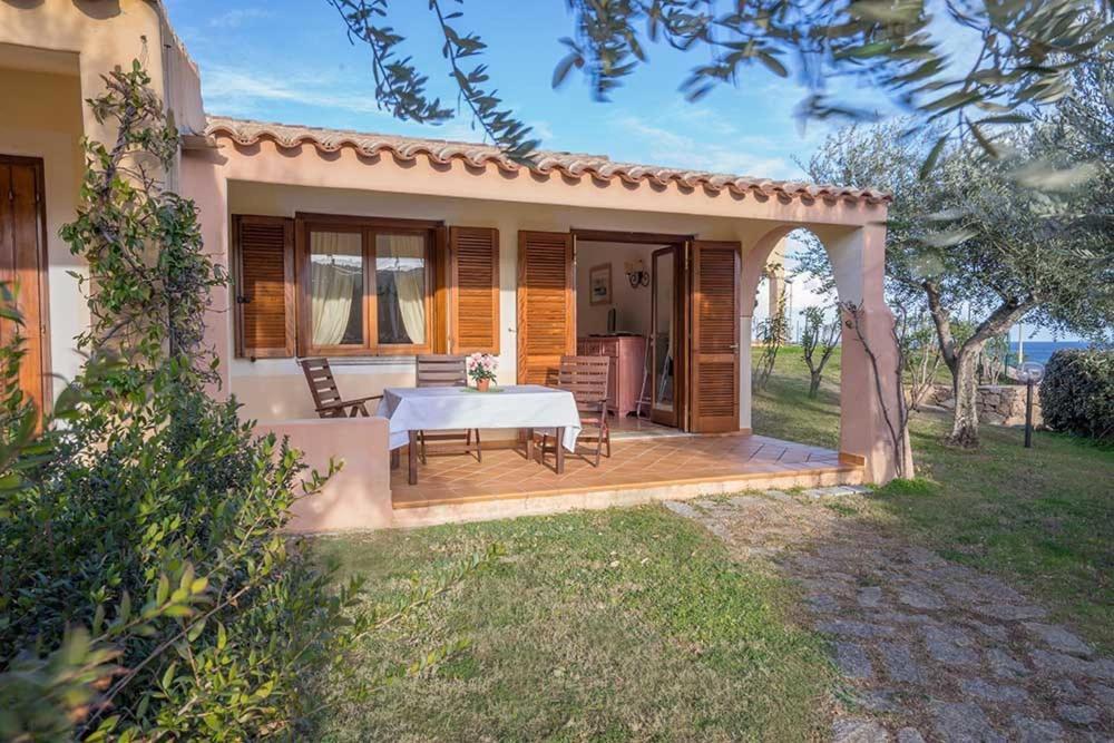 Residence Baia Sant Anna Con Piscina タナウネッラ エクステリア 写真