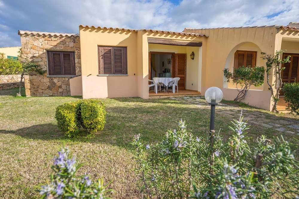 Residence Baia Sant Anna Con Piscina タナウネッラ エクステリア 写真