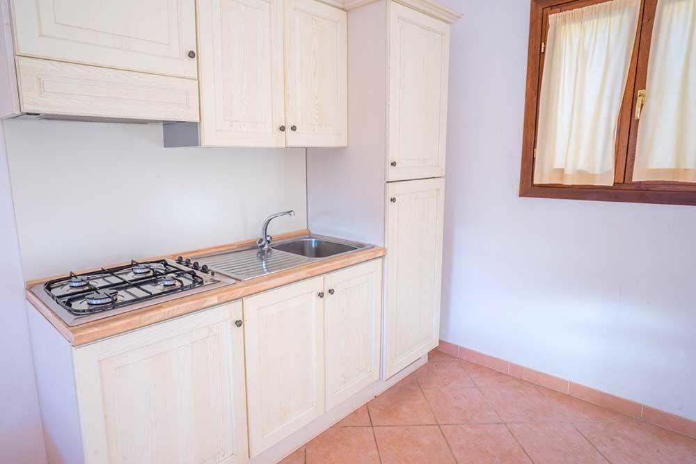 Residence Baia Sant Anna Con Piscina タナウネッラ エクステリア 写真