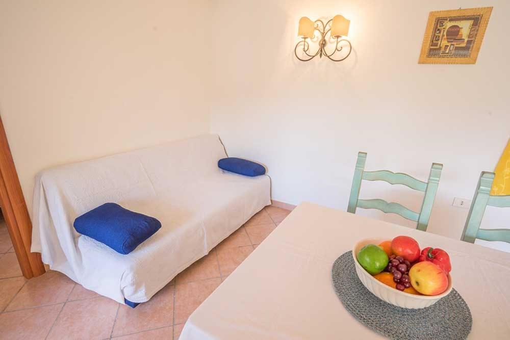 Residence Baia Sant Anna Con Piscina タナウネッラ エクステリア 写真