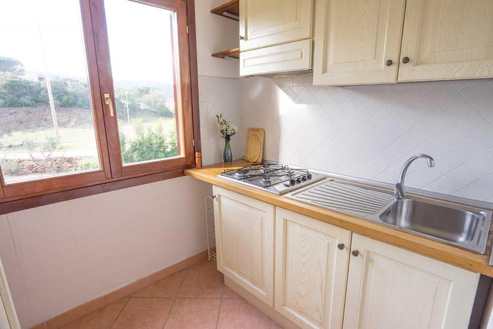 Residence Baia Sant Anna Con Piscina タナウネッラ エクステリア 写真