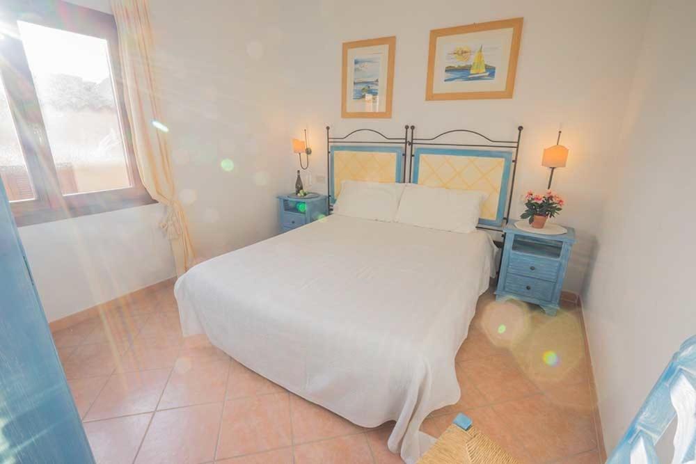 Residence Baia Sant Anna Con Piscina タナウネッラ エクステリア 写真