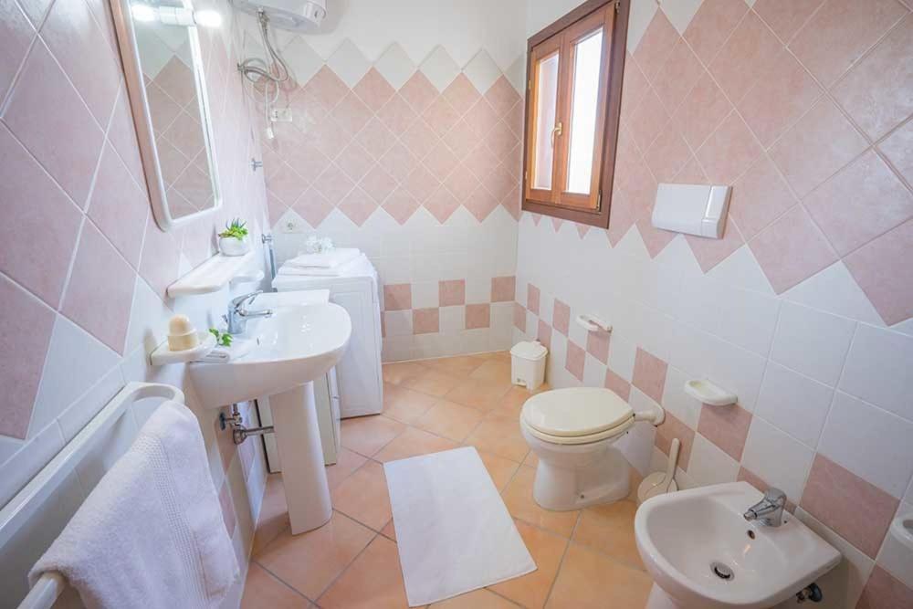 Residence Baia Sant Anna Con Piscina タナウネッラ エクステリア 写真